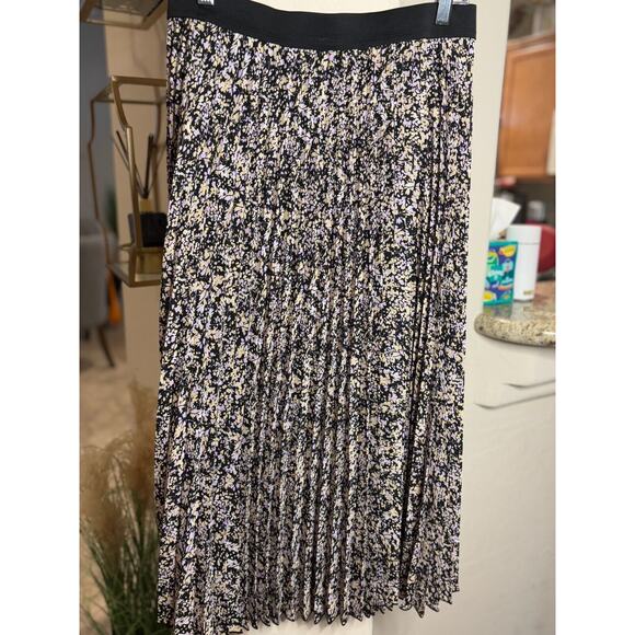Vince Camuto Women's Pleated Midi Skirt Black with Floral Pattern Size L - Picture 6 of 6